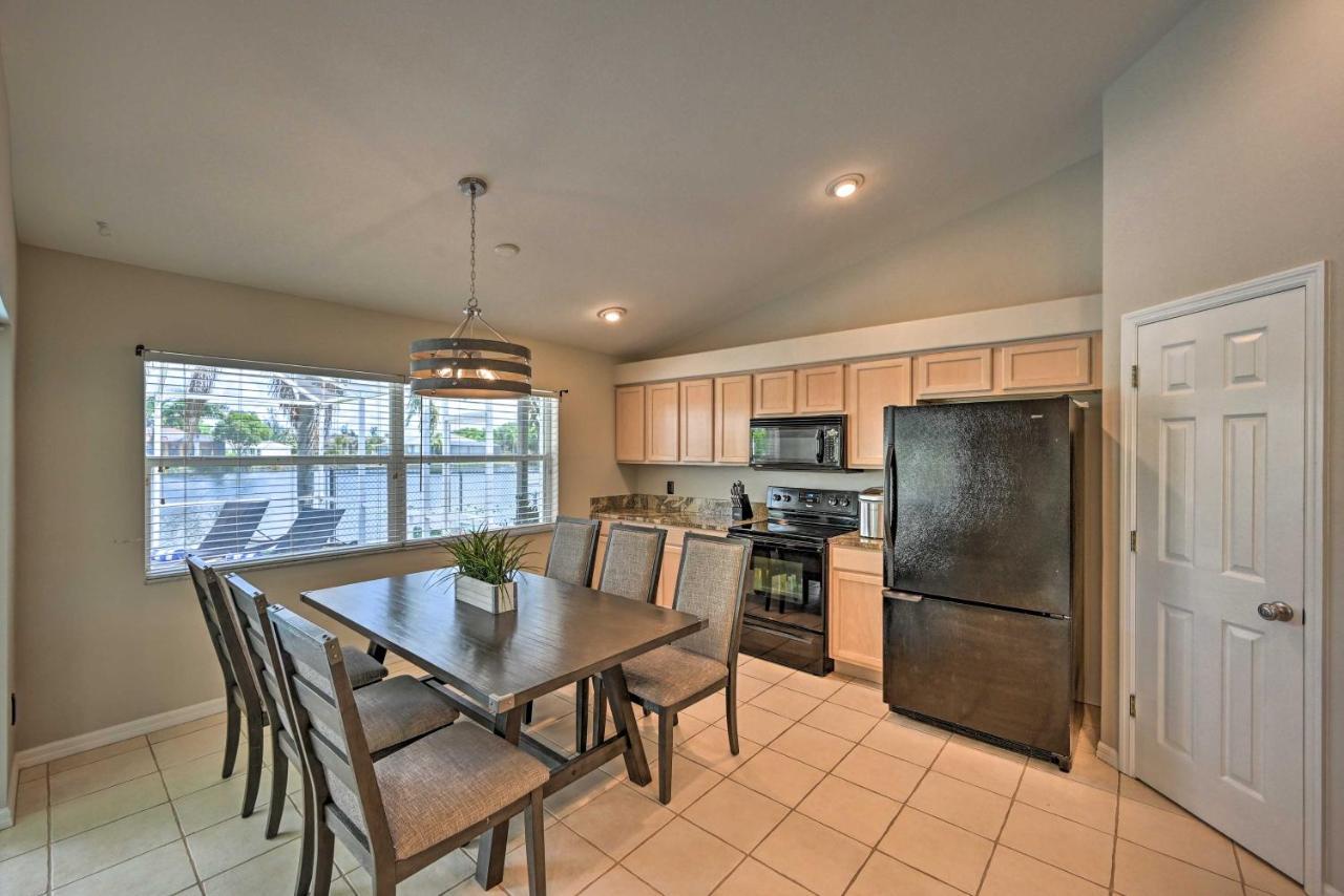 Pet-Friendly Escape With Dock And Kayaks In Cape Coral Villa Exterior photo