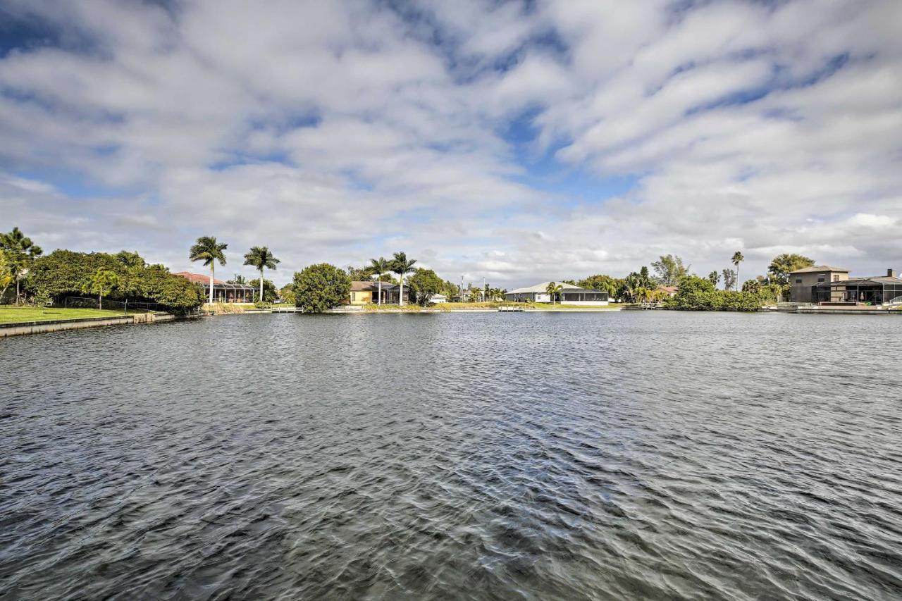 Pet-Friendly Escape With Dock And Kayaks In Cape Coral Villa Exterior photo